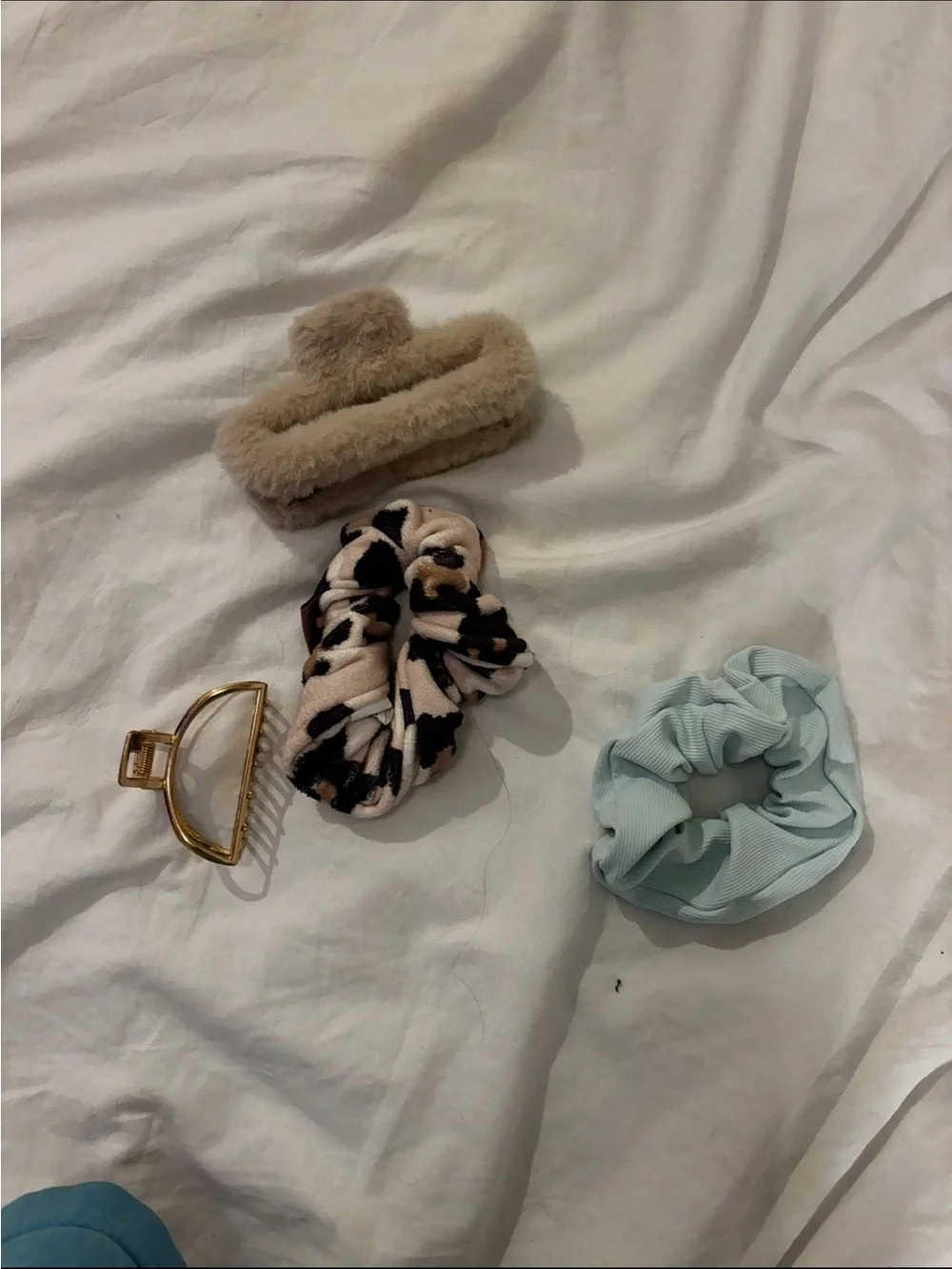 Assorted Women's Hair Accessories Set - Beige, Cream, Black & Light Blue